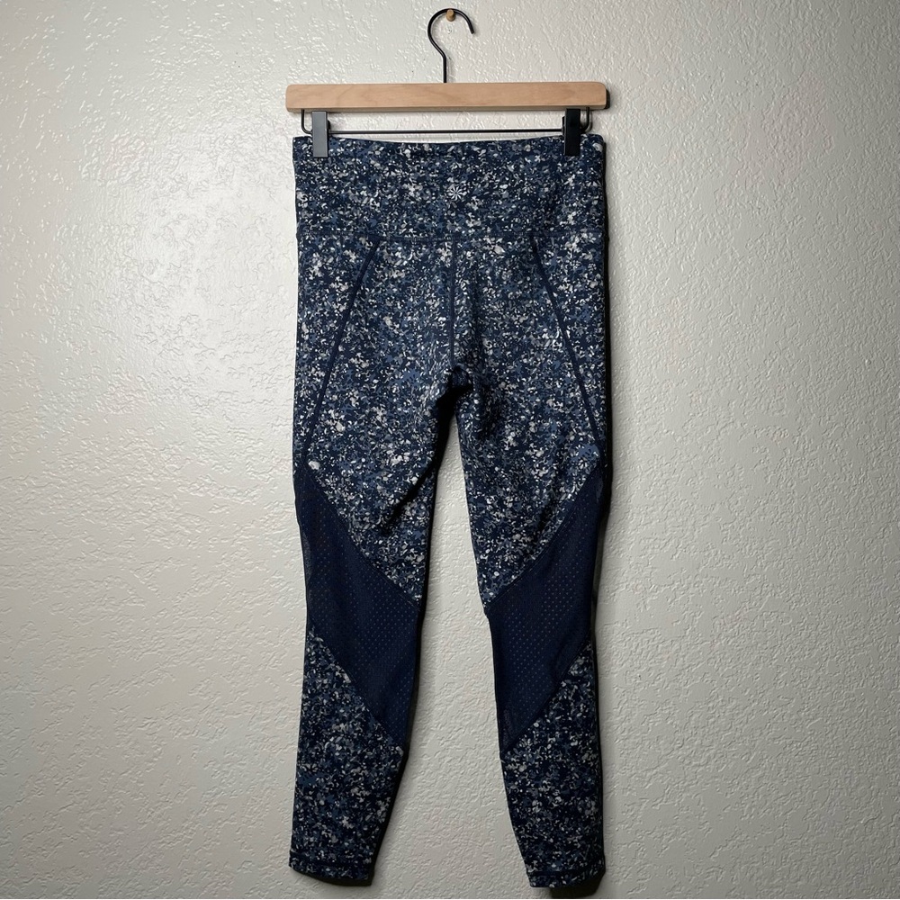 Athleta Sandstone Salutation 7/8 Tight Navy Leggings Pattern Mesh Details - Picture 7 of 13